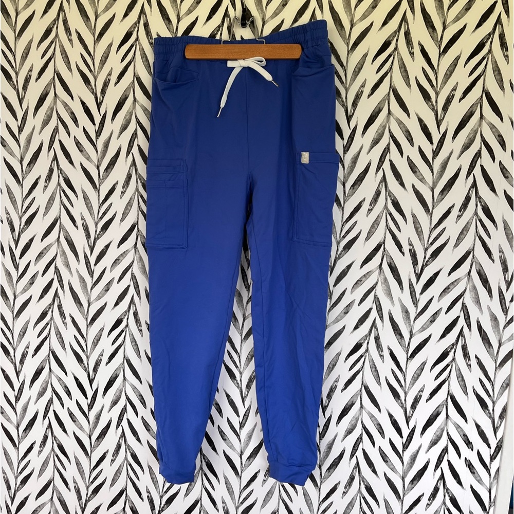 Scope Thea 8-pocket Jogger Scrub size small